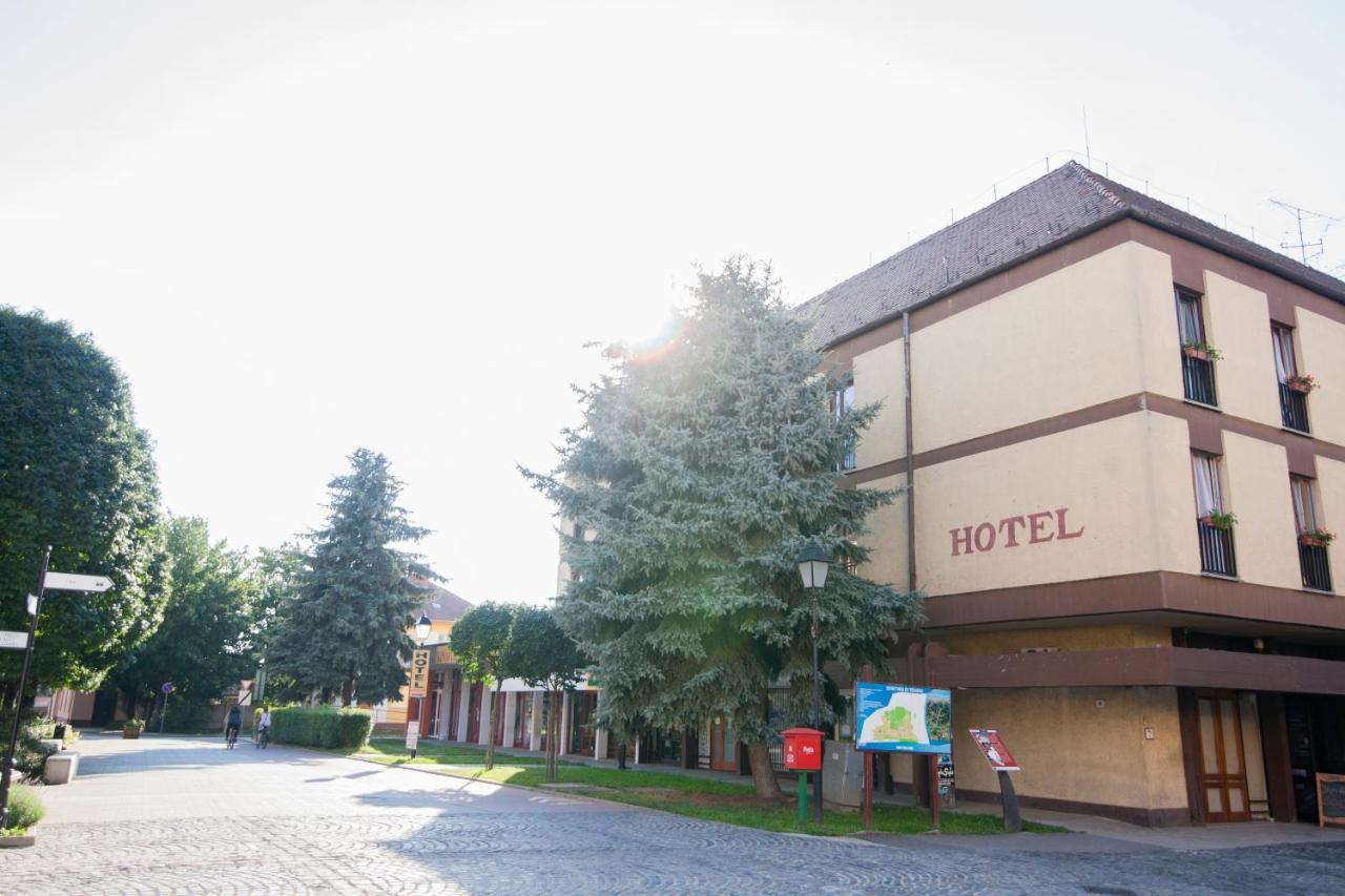Hotel Oroszlan Szigetvár Exterior foto